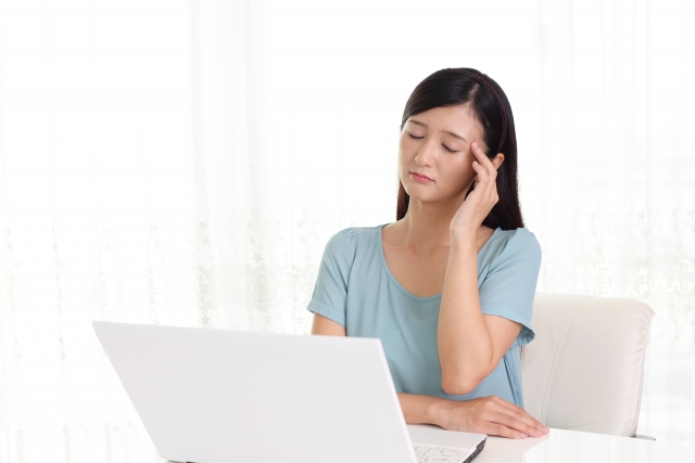 デスクワークでの疲れ 